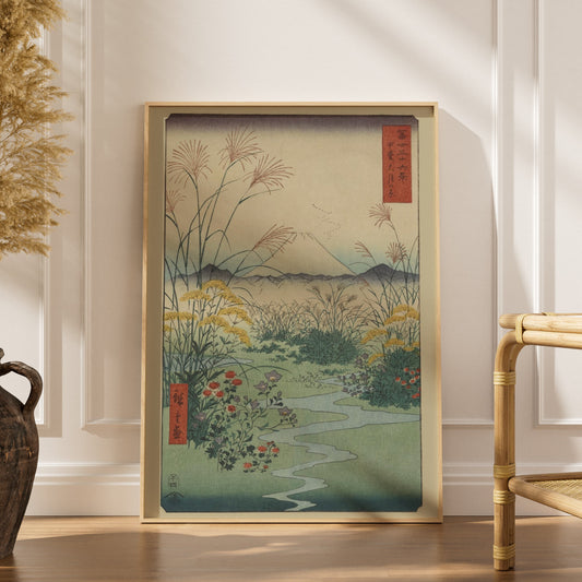 Ōtsuki, Province de Kai - Hiroshige - Estampe, affiche encadrée dans un intérieur élégant, herbes séchées et chaise en rotin