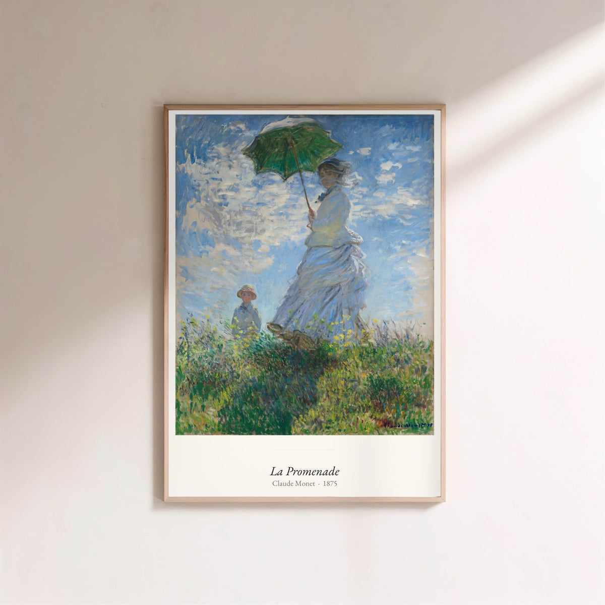La Promenade, Claude Monet | Affiche Art Premium, affiche encadrée sur un mur clair