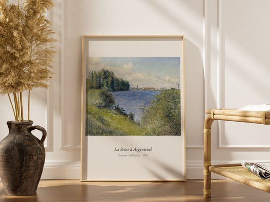 La Seine à Argenteuil, Gustave Caillebotte | Affiche Art Premium, affiche encadrée dans un intérieur élégant, cadre bois clai