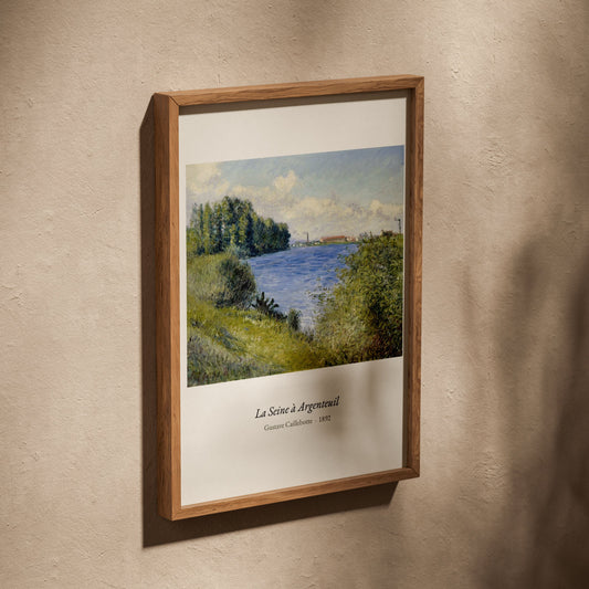 La Seine à Argenteuil, Gustave Caillebotte, affiche dans un cadre en chêne posé de biais sur un mur texturé