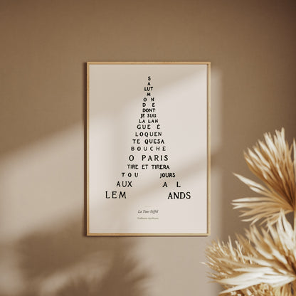 La Tour Eiffel - Apollinaire - Affiche Calligramme Poésie, affiche encadrée sur un mur beige, pampas au premier plan