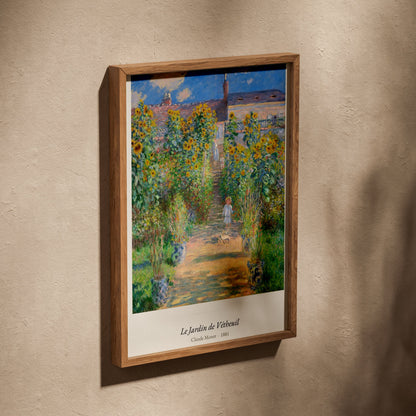 Le Jardin de Vétheuil, Claude Monet, affiche dans un cadre en chêne posé de biais sur un mur texturé