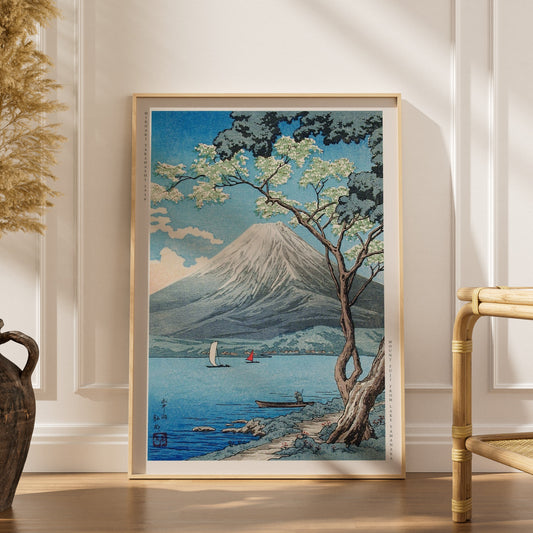 Le Mont Fuji depuis le Lac Yamanaka - Hiroaki Takahashi, affiche encadrée dans un intérieur élégant, herbes séchées et chaise