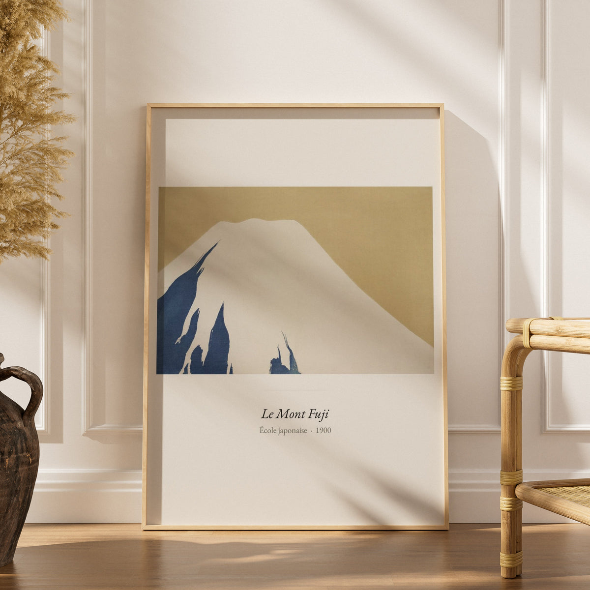 Le Mont Fuji, École japonaise | Affiche Art Premium, affiche encadrée dans un intérieur élégant, herbes séchées et chaise en 