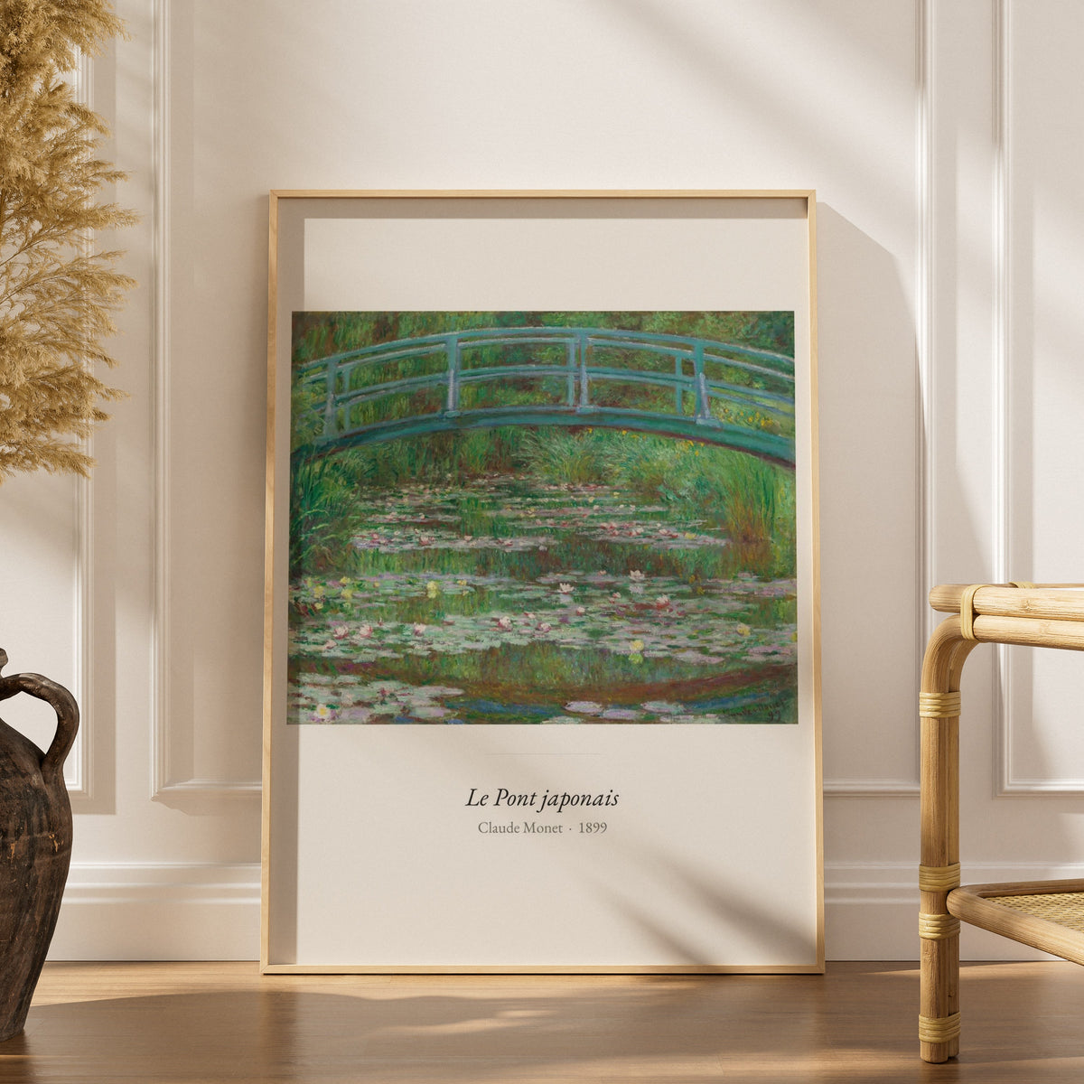 Le Pont japonais, Claude Monet | Affiche Art Premium, affiche encadrée dans un intérieur élégant, herbes séchées et chaise en