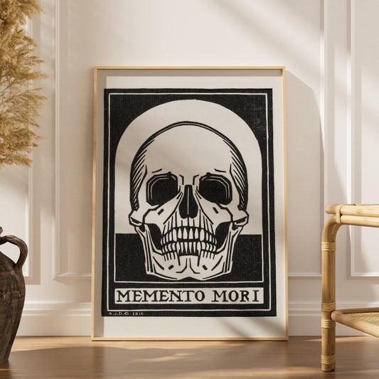 Memento Mori - Julie de Graag - Gravure Art Nouveau, affiche encadrée dans un intérieur élégant, herbes séchées et chaise en 