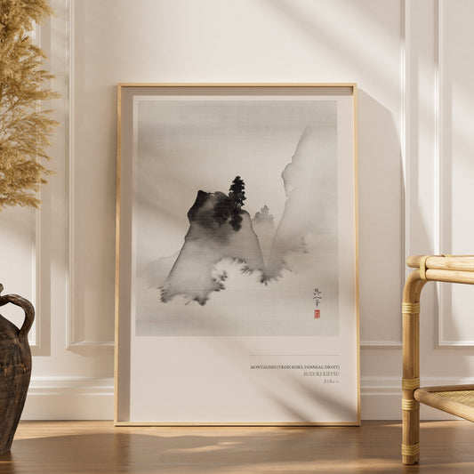 Montagnes - Suzuki Kiitsu - Peinture Japonaise, affiche encadrée dans un intérieur élégant, herbes séchées et chaise en rotin
