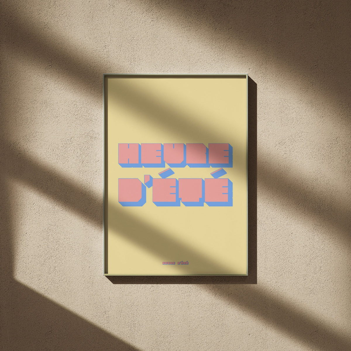 Heure d'été en 50x70, encadré sur un mur beige, ombres de fenêtre