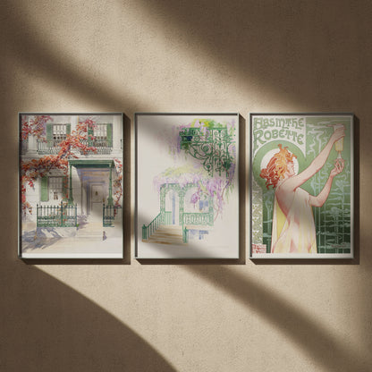 Triptyque Art nouveau en 50x70 : Façade et lierre d'automne, Glycine sur une façade et Absinthe Robette, encadrés côte à côte sur un mur beige