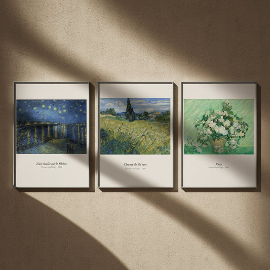 Triptyque Van Gogh en 50x70 : Nuit étoilée sur le Rhône, Champ de blé vert et Roses, encadrés côte à côte sur un mur beige
