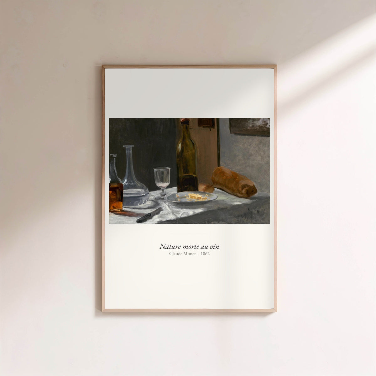 Nature morte au vin, Claude Monet | Affiche Art Premium, affiche encadrée sur un mur clair