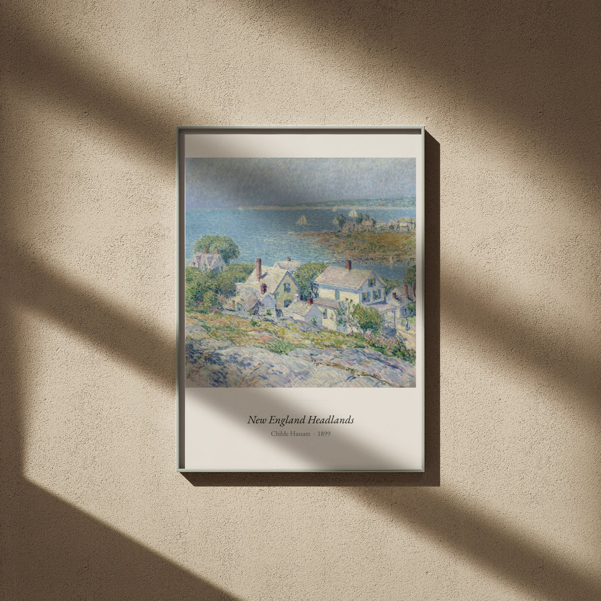 New England Headlands, Childe Hassam, affiche encadrée sur un mur beige, ombres de fenêtre