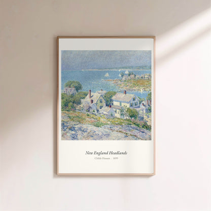 New England Headlands, Childe Hassam, affiche encadrée sur un mur clair