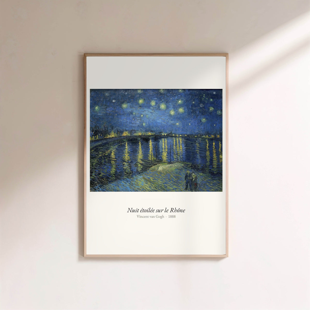Nuit étoilée sur le Rhône, Van Gogh, affiche encadrée sur un mur clair