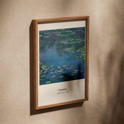Nymphéas, Claude Monet | Affiche Art Premium, affiche dans un cadre en chêne posé de biais sur un mur texturé