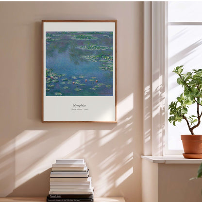Nymphéas, Claude Monet | Affiche Art Premium, affiche encadrée au-dessus d'une pile de livres