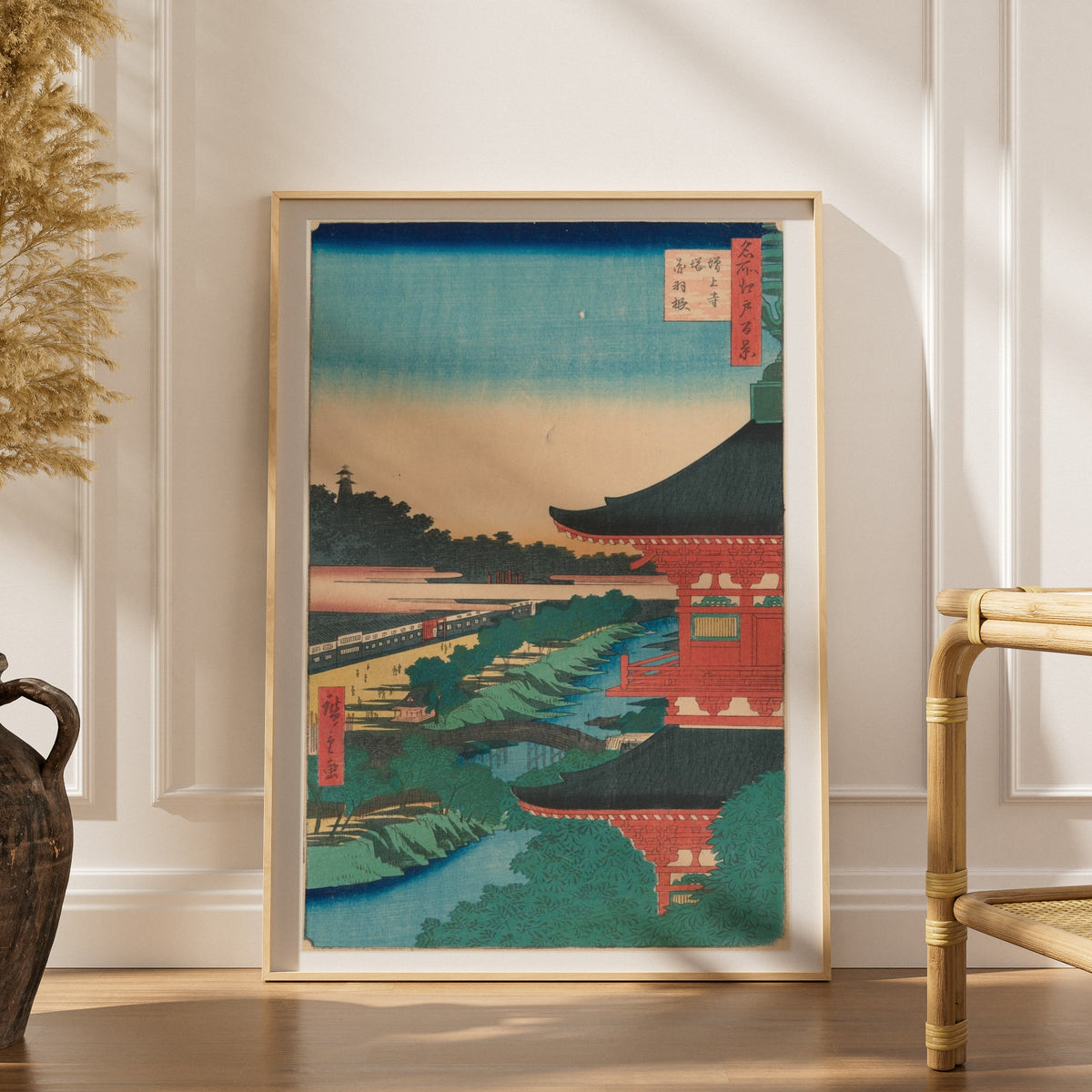 Pagode Zōjōji, Akabane - Estampe Japonaise, affiche encadrée dans un intérieur élégant, herbes séchées et chaise en rotin