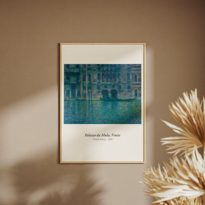 Palazzo da Mula, Venise, Claude Monet, affiche encadrée sur un mur beige, pampas au premier plan