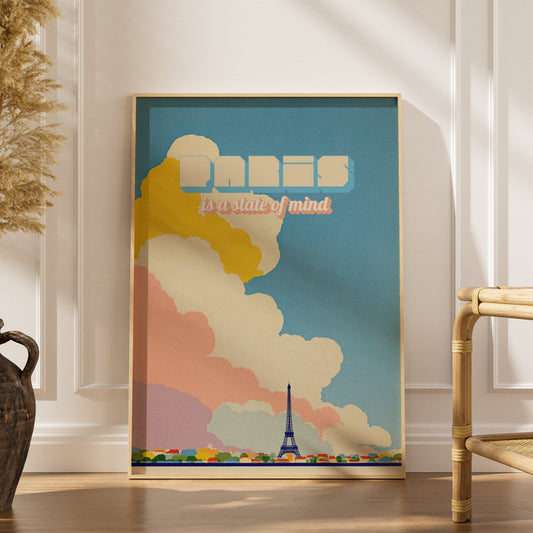 Paris is a State of Mind | Poster Voyage, affiche encadrée dans un intérieur élégant, herbes séchées et chaise en rotin