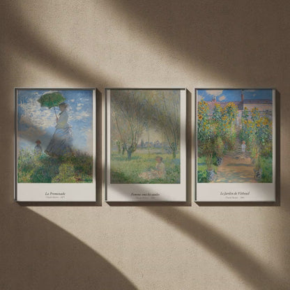 Triptyque Monet : La Promenade, Femme sous les saules et Le Jardin de Vétheuil en 50x70, en vidéo : les trois affiches encadrées sur un mur beige