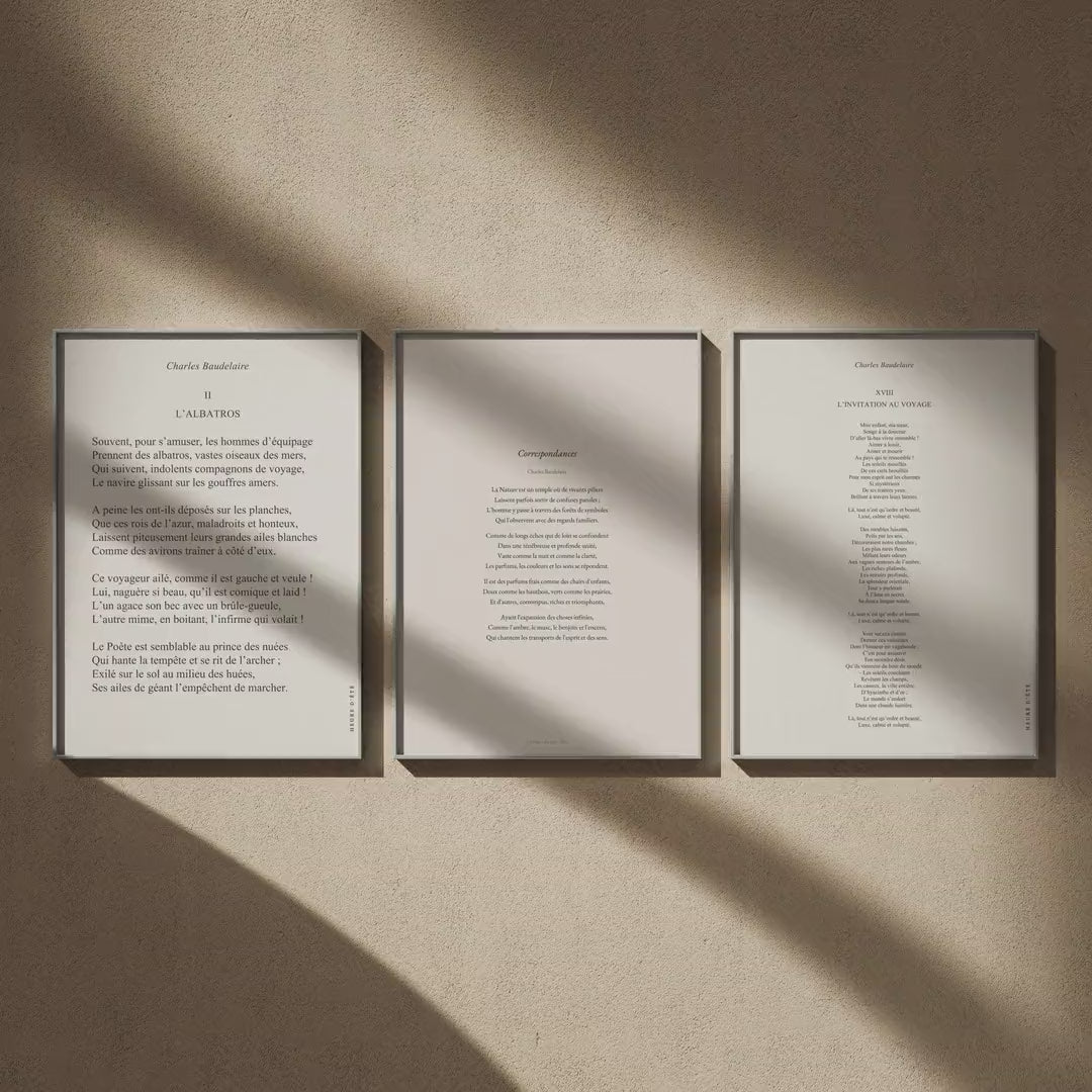 Triptyque Baudelaire : L'Albatros, Correspondances et L'Invitation au voyage en 50x70, en vidéo : les trois affiches encadrées sur un mur beige