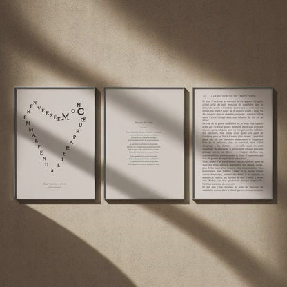 Triptyque poème : Hugo, Proust et Apollinaire en 50x70, en vidéo : les trois affiches encadrées sur un mur beige