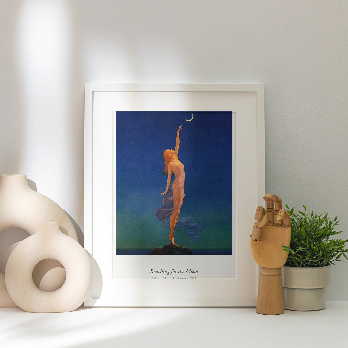Reaching for the Moon, Eggleston | Affiche Art Premium, affiche encadrée posée près d'un vase blanc, lumière rasante