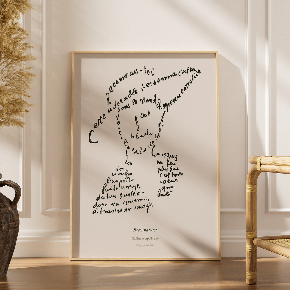Reconnais-toi - Apollinaire - Affiche Calligramme Poésie, affiche encadrée dans un intérieur élégant, herbes séchées et chais