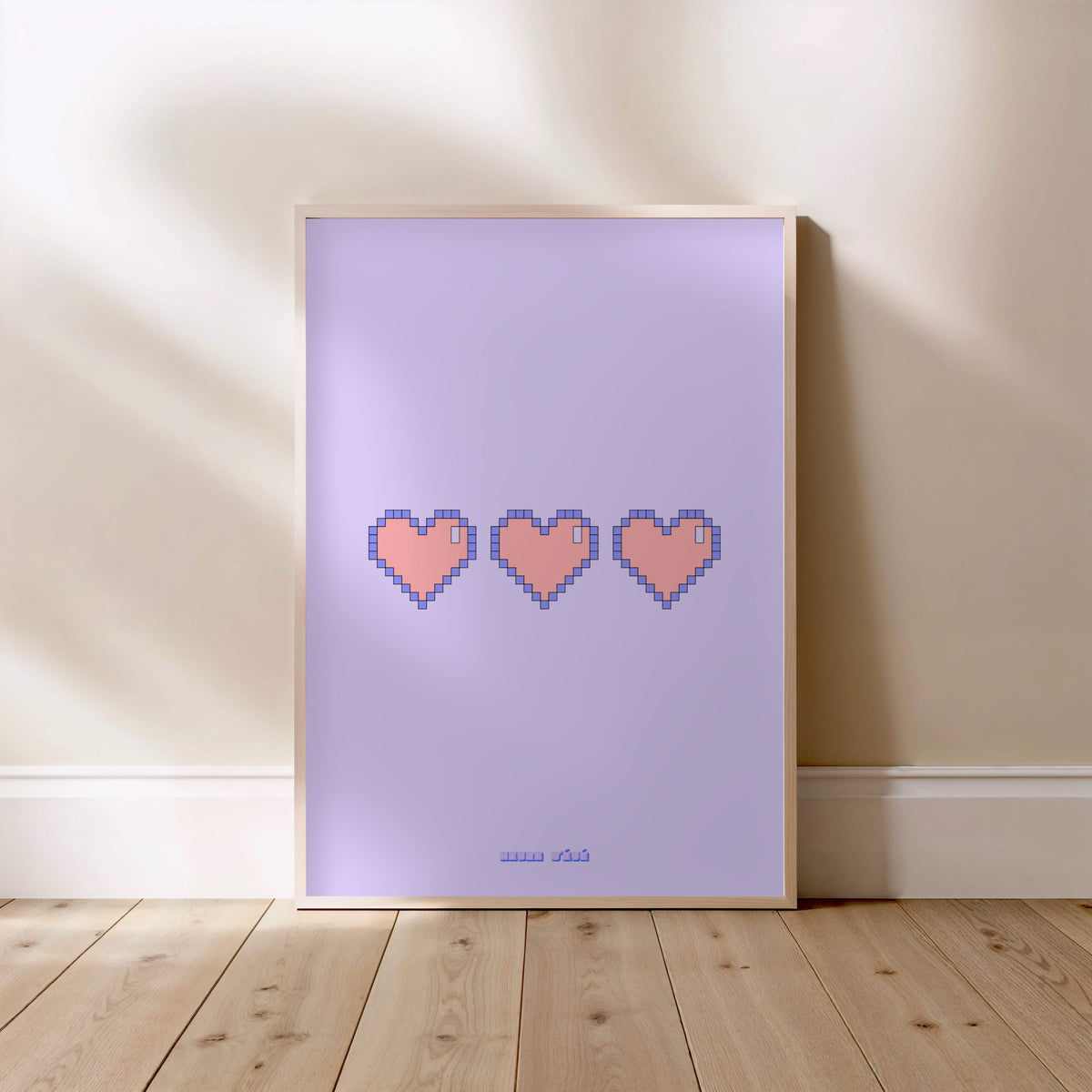 Retro Gaming Pixel Heart | Poster Rétro, affiche encadrée posée au sol, cadre bois clair