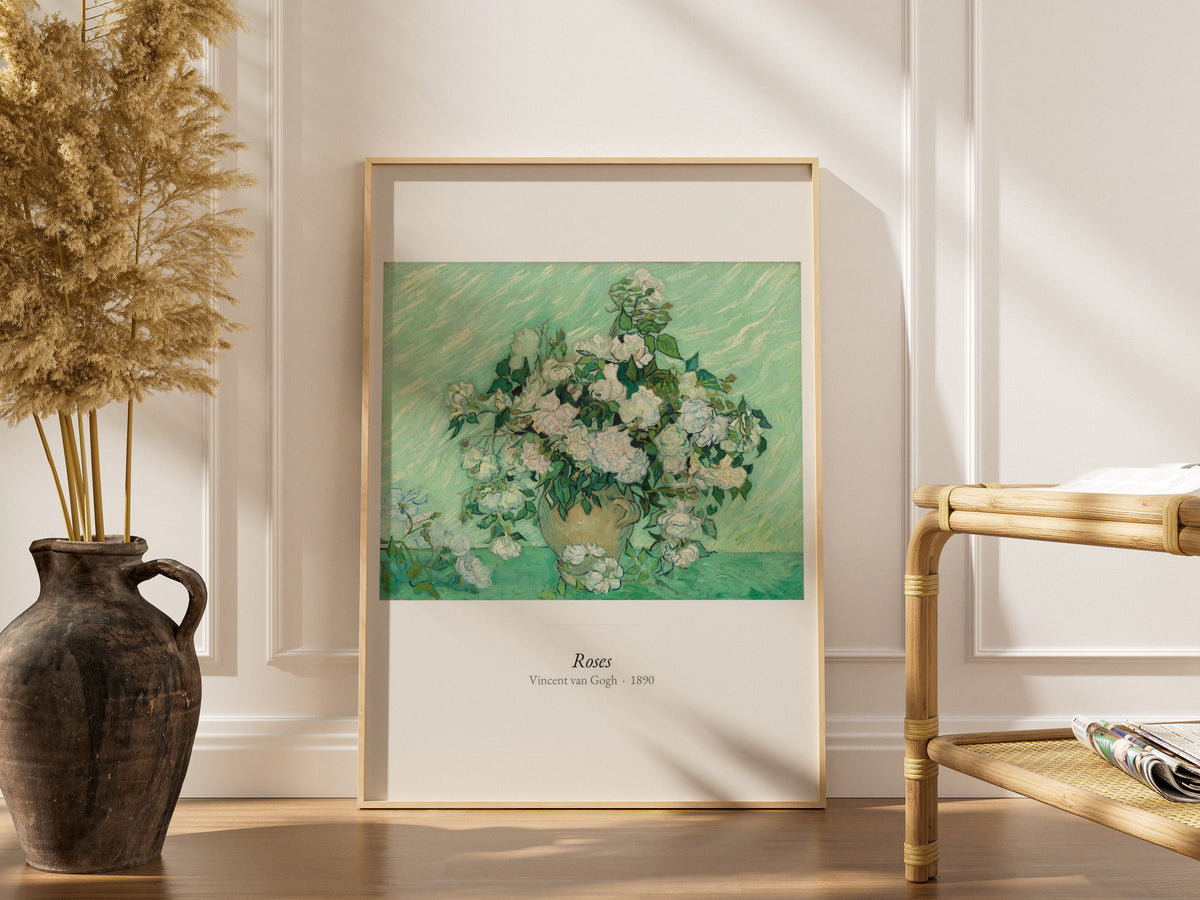 Roses, Vincent van Gogh | Affiche Art Premium, affiche encadrée dans un intérieur élégant, cadre bois clair