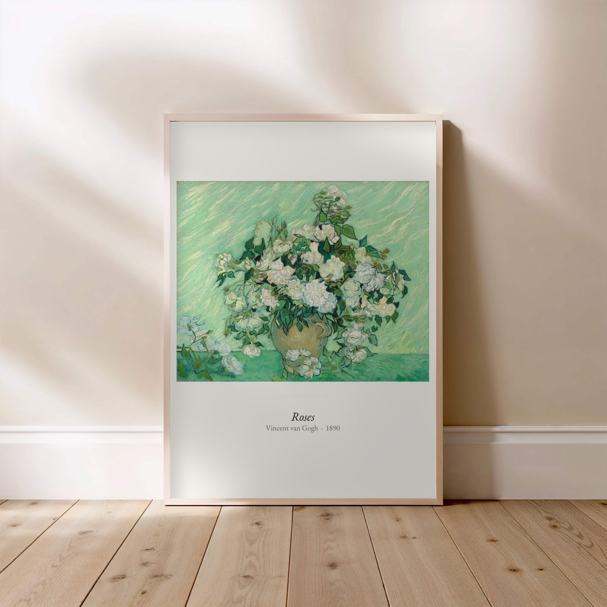 Roses, Vincent van Gogh | Affiche Art Premium, affiche encadrée posée au sol, cadre bois clair