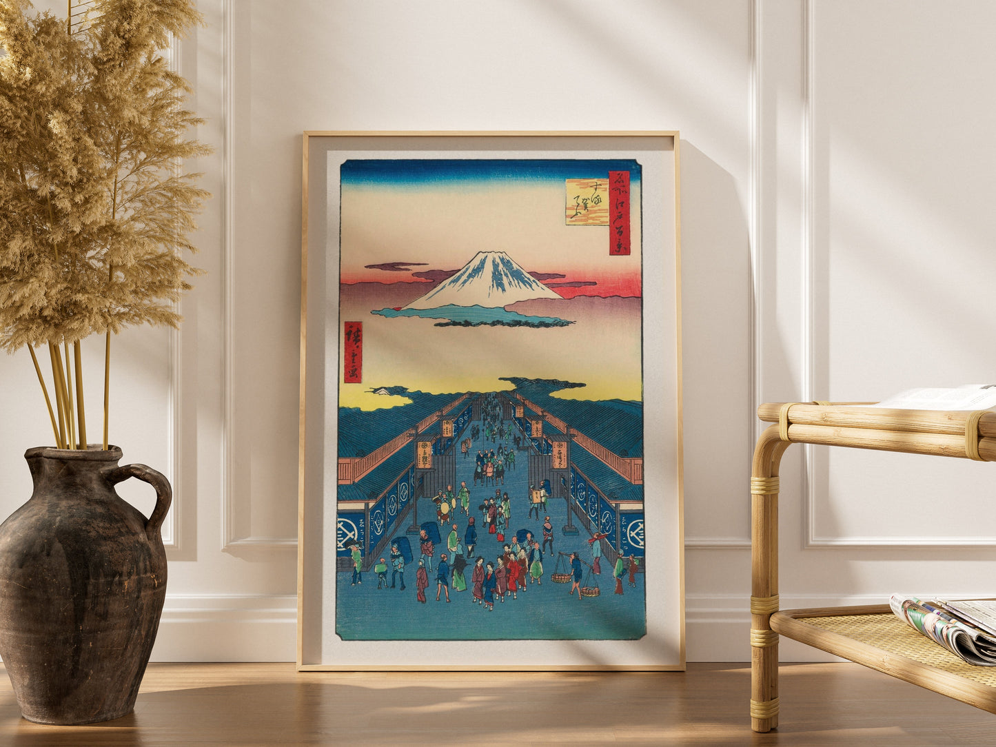 Rue Suruga (Suruga-chō) - Cent Vues Célèbres d'Edo - Estampe Japonaise, affiche encadrée dans un intérieur élégant, cadre boi