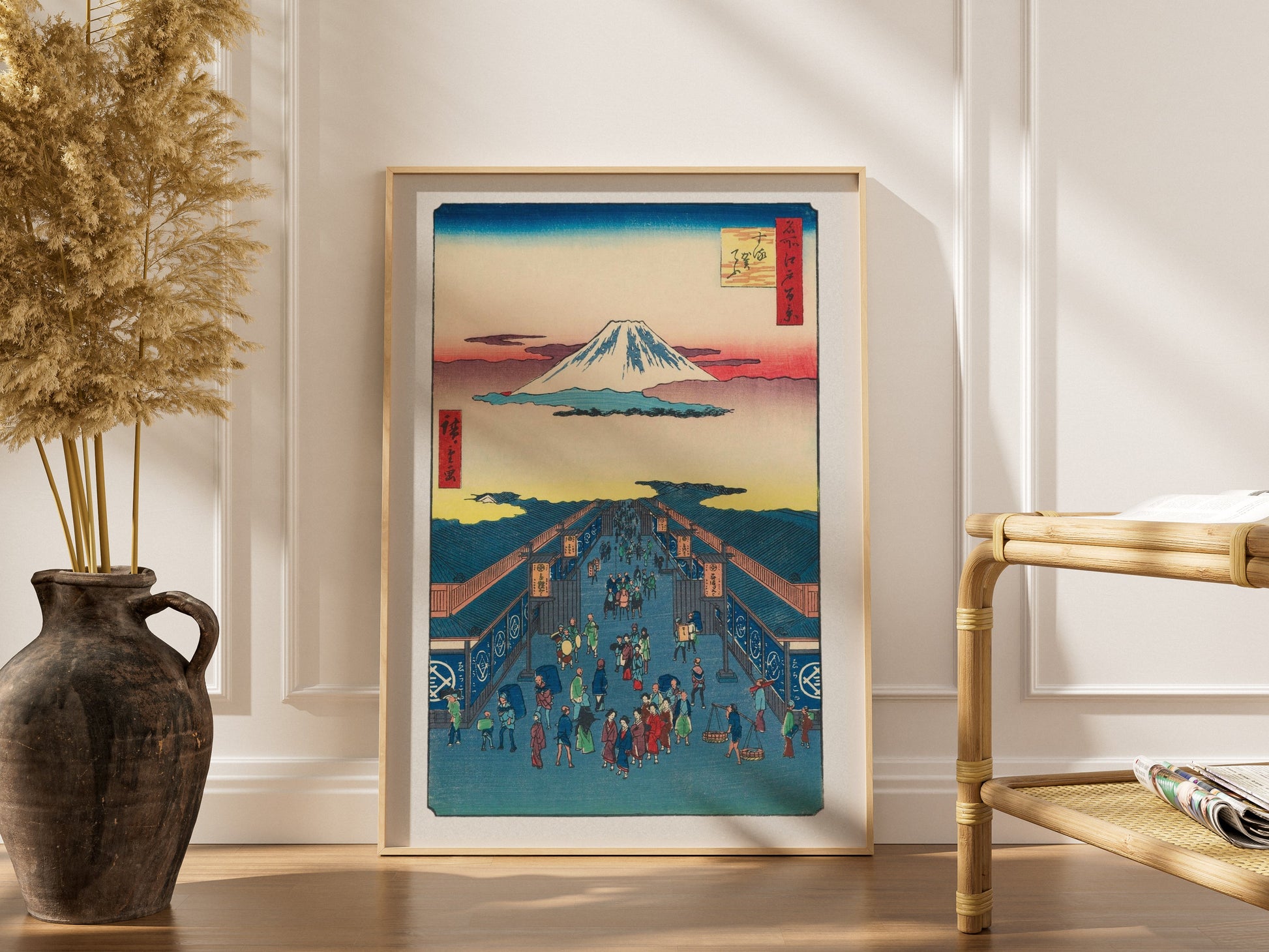 Rue Suruga (Suruga-chō) - Cent Vues Célèbres d'Edo - Estampe Japonaise, affiche encadrée dans un intérieur élégant, cadre boi