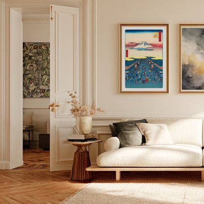 Rue Suruga, Edo - Estampe Japonaise, affiche encadrée dans un salon haussmannien