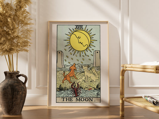 Arcane XVIII - La Lune (The Moon) - Affiche Tarot Rider-Waite-Smith, affiche encadrée dans un intérieur élégant, cadre bois c