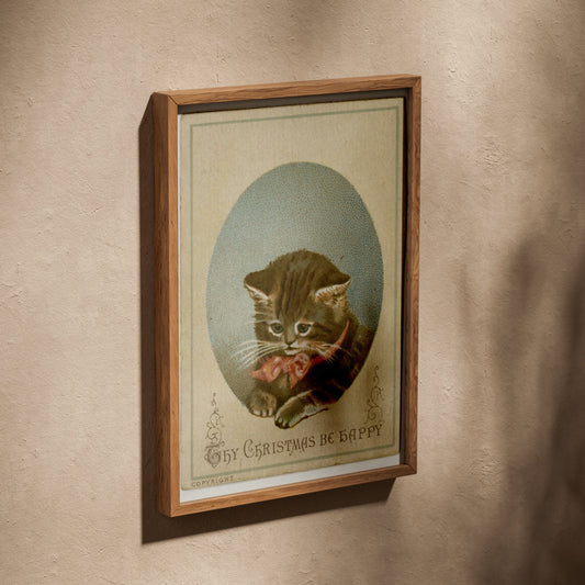 Thy Christmas Be Happy - Carte Victorienne au Chat, affiche dans un cadre en chêne posé de biais sur un mur texturé