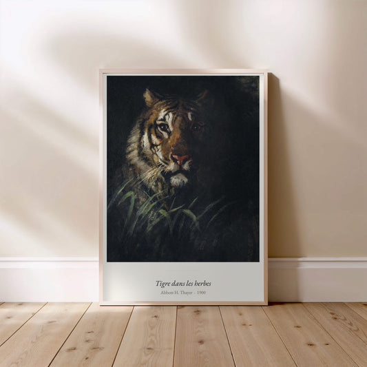 Tigre dans les herbes, Abbott H. Thayer | Affiche Art Premium, affiche encadrée posée au sol, cadre bois clair
