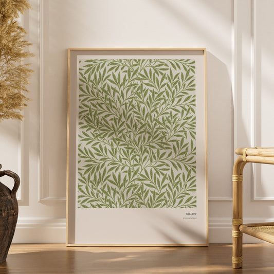 Willow - William Morris - Affiche Arts & Crafts, affiche encadrée dans un intérieur élégant, herbes séchées et chaise en roti