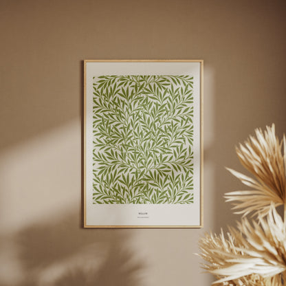 Willow - William Morris - Affiche Arts & Crafts, affiche encadrée sur un mur beige, pampas au premier plan