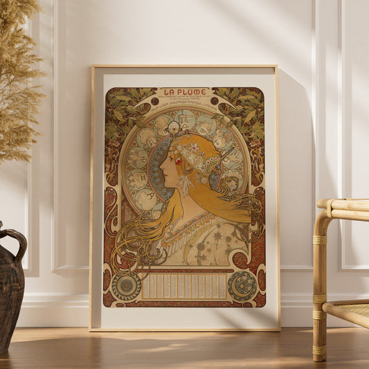 Zodiaque La Plume - Alphonse Mucha, affiche encadrée dans un intérieur élégant, herbes séchées et chaise en rotin